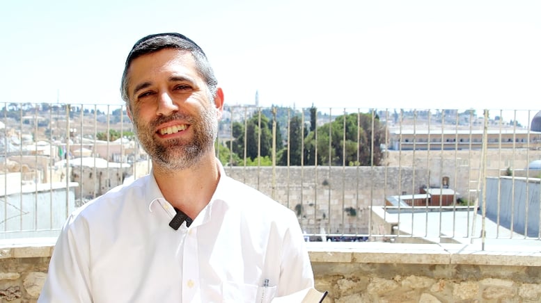 Call of Moshiach 1 - Getting the Hints