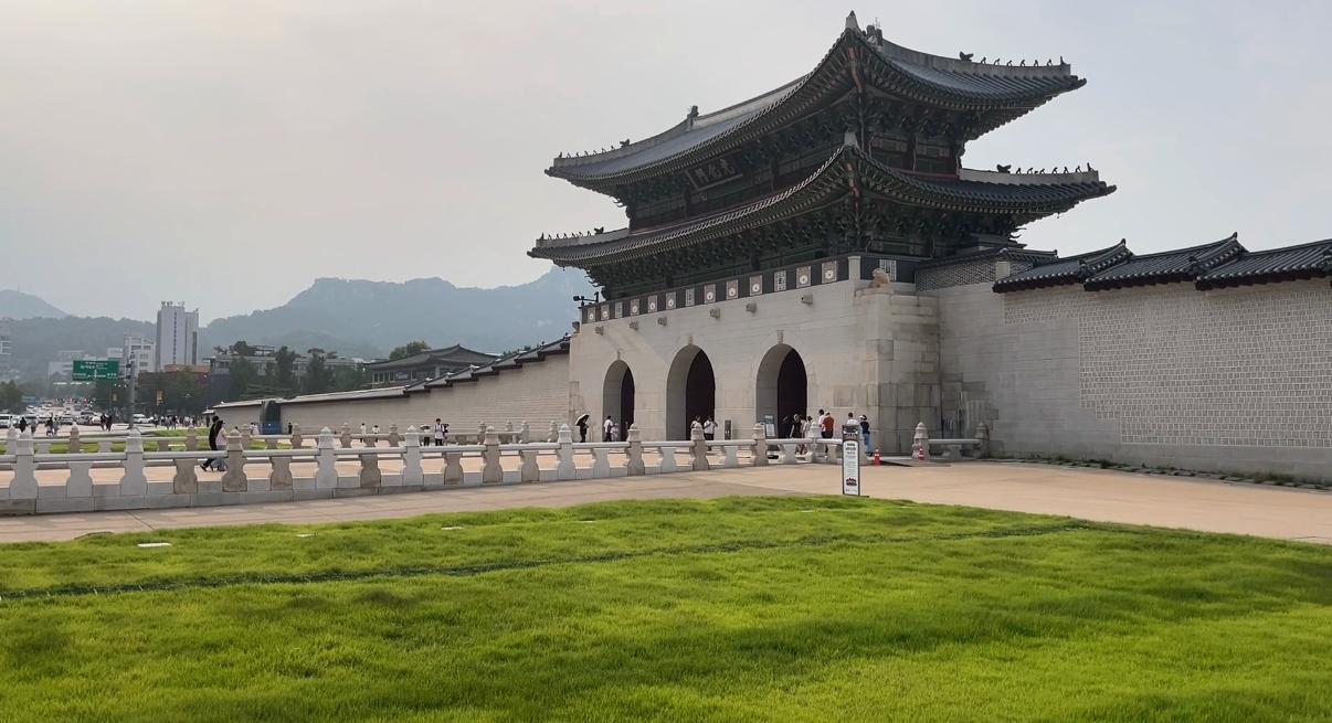 I'm In Korea And You're Not Gonna Believe What They Do Here- The World On Fire 