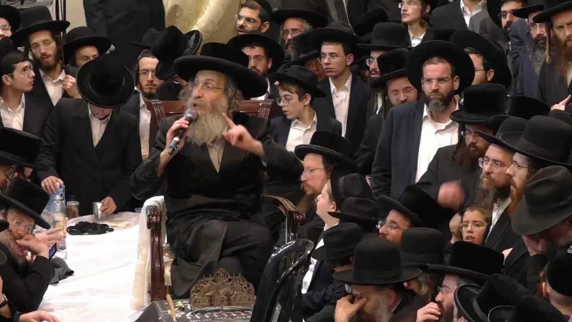 נר א' דחנוכה - להודות ולהלל