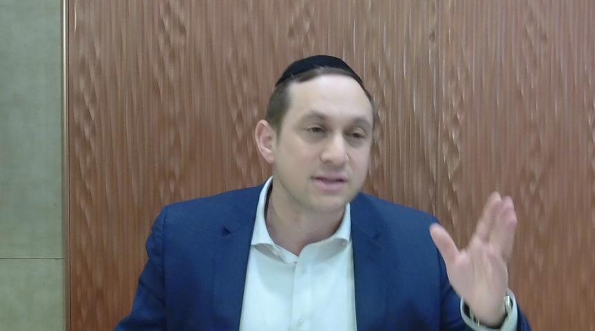 Kerias Hatorah of Rosh Chodesh That Falls on Chanukah - Halacha B'Iyun