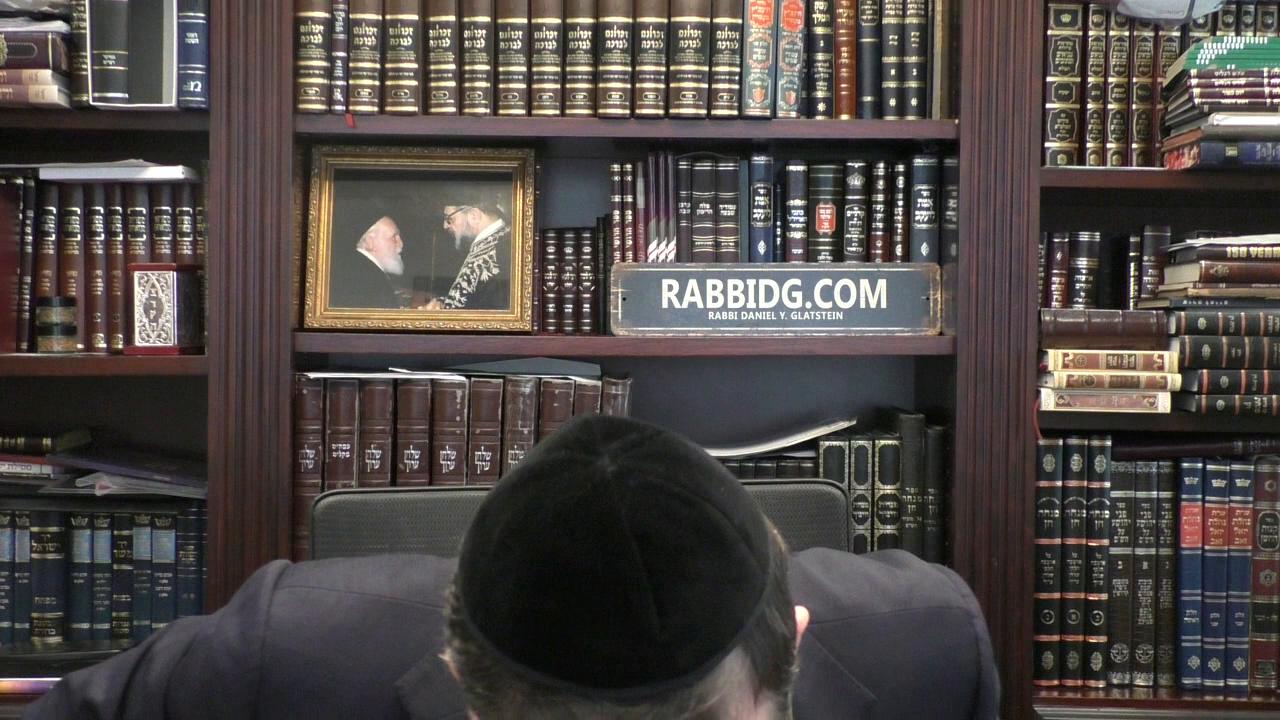 Folding the Corner of Seforim, Propping One Sefer With Another & More - Mishna Berura Daf Hashavua Siman 154 Seif 6