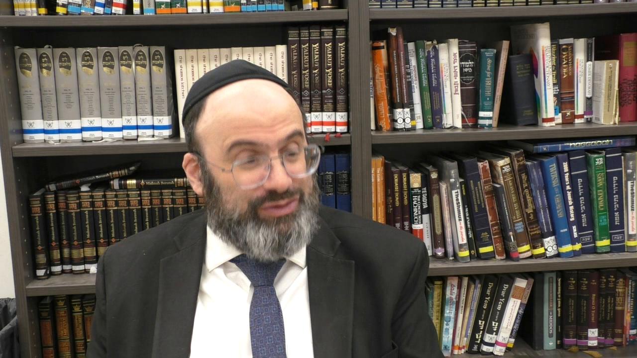 370:3 "Families Spending Shabbos Under One Roof."